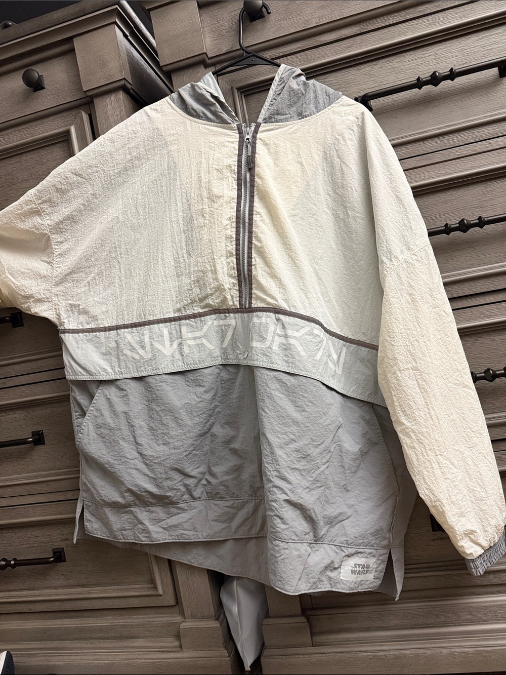 Star Wars Two-Tone Hooded Windbreaker – Cream & Gray